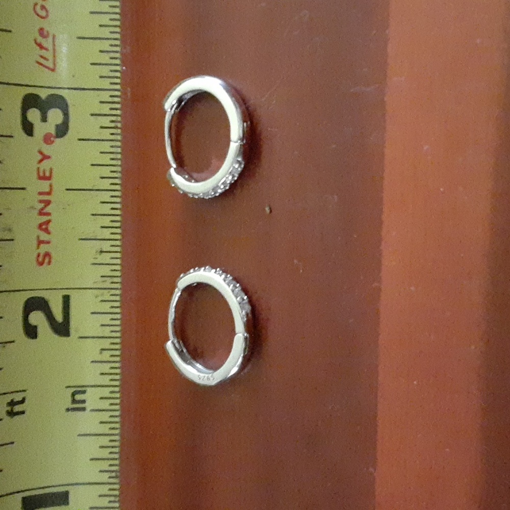 Beautiful vintage 925 silver diamond accent Huggies hoop earrings - Picture 3 of 6